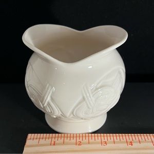 Belleek Collectors International Society‎ Celtic Bowl Vase Celebrating 150 Years